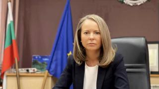 Депутатка се съблече на плажа! 47-годишната Каназирева скри шапката на всички (СНИМКИ)