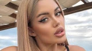 Брадърката Мина лъска тоалетни