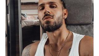 Папи Ханс се къпе в пари!