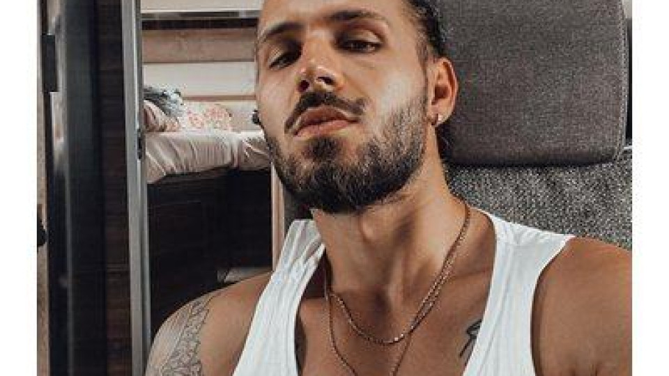 Папи Ханс се къпе в пари!