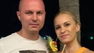 Гъмзата се оябсни в любов на жена си