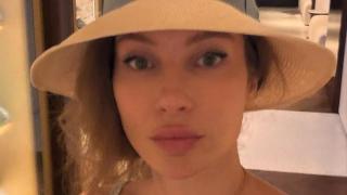 Никол Станкулова празнува рожден ден на лодка