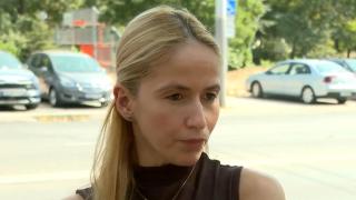 УЖАС НА „ЧЕРНИ ВРЪХ“! Замеряха колата на Невяна Владинова с бетон и строшиха стъклото