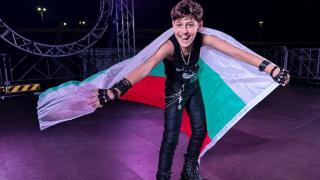 Джо Лин Търнър покани 13-годишно българче за дует! Кристиан Илков наследник на Лили Иванова