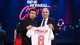 Стоичков иска да затъмни"Гунди", вкарва холивудски звезди за ролите на Кройф и Мингея