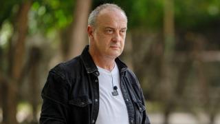 ТЕЖКА СЕМЕЙНА ДРАМА! Краси Радков загубил баща си на 12, а часове след погребението на майка си излязъл на сцена