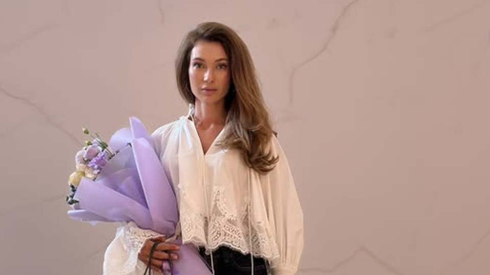 Никол изправи буклите