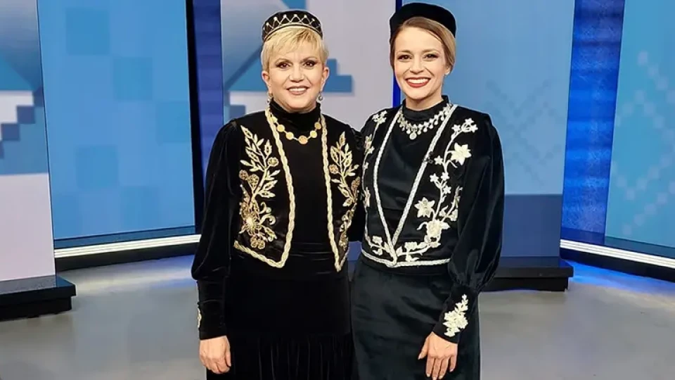 Щерката на Николина Чакардъкова скача с парашут