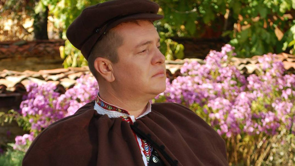 Нахалникът Илия Луков се изгаври с 60 деца от фолклорен ансамбъл
