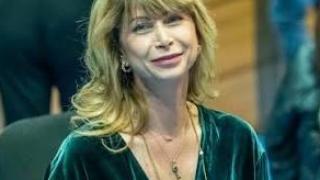 Гимнастичките с торта за треньорката